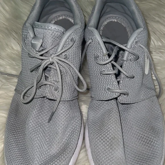 Worn a few times! Nike Mens Roshe One Premium Sneaker Size 11 - Picture 4 of 8